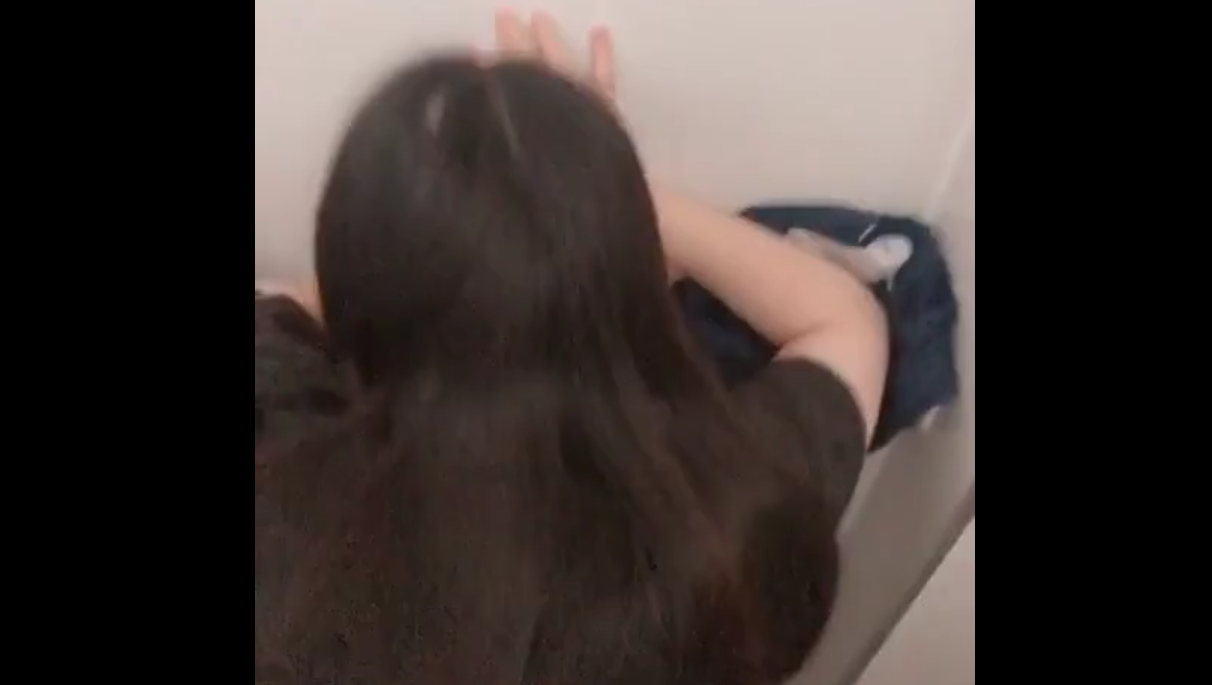 [한국야동] 학교 장실에서 급하게