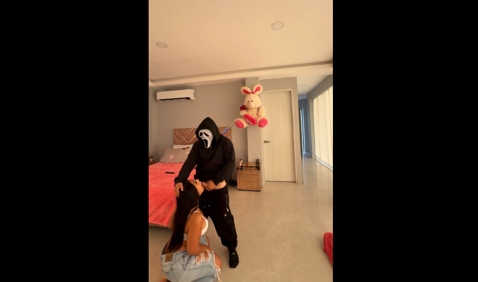 남친 없는 사이 스크림맨과의 즐떡