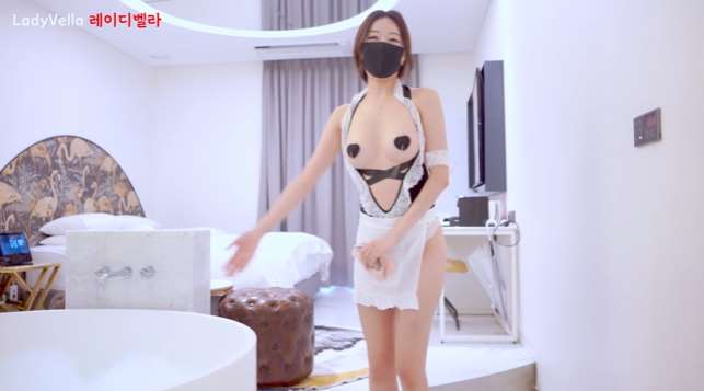 한국야동-연기라 어색한 메이드 벨라