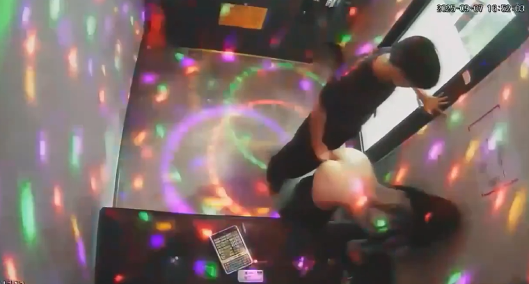 한국야동 코노에서 코너에 몰리 여친