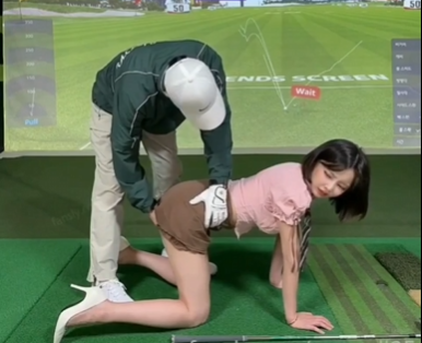 한국야동 골프 정석으로 레슨받는 선워리